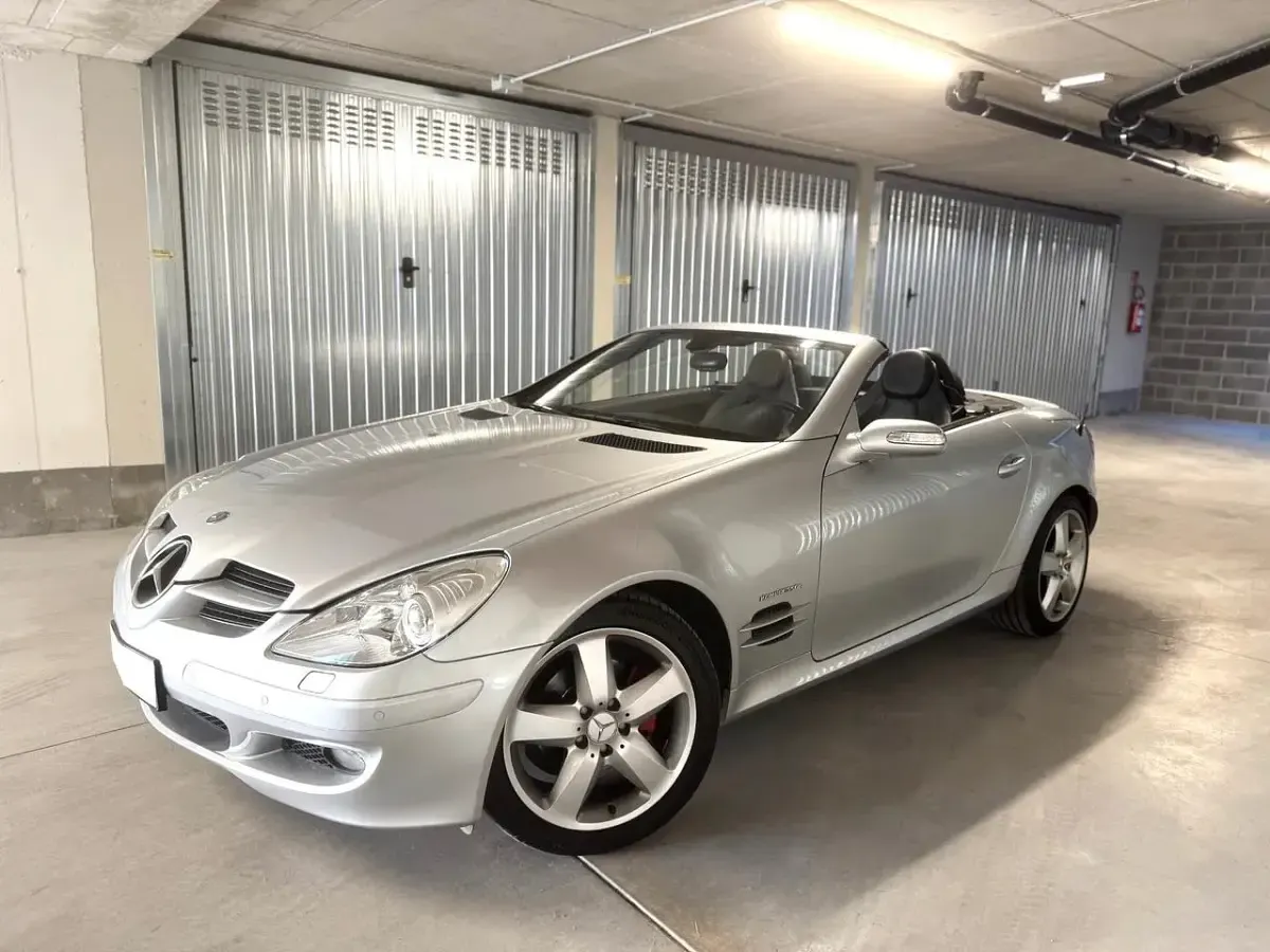 Usata Mercedes SLK200 163 CV (119 kW) 2006 Argento Cabrio