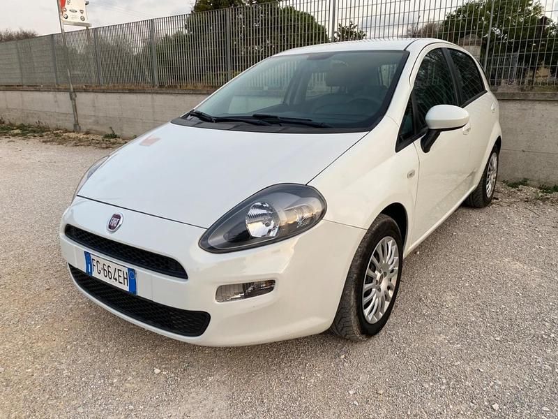 Usata Fiat Punto Lounge 85 CV (62 kW) 2014 Bianco Berlina