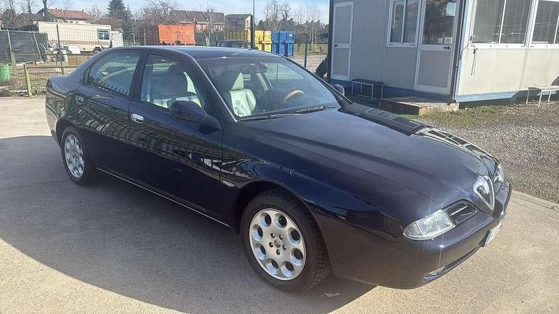 Usata Alfa Romeo 166 Distinctive 150 CV (110 kW) 2001 Blu/azzurro Berlina