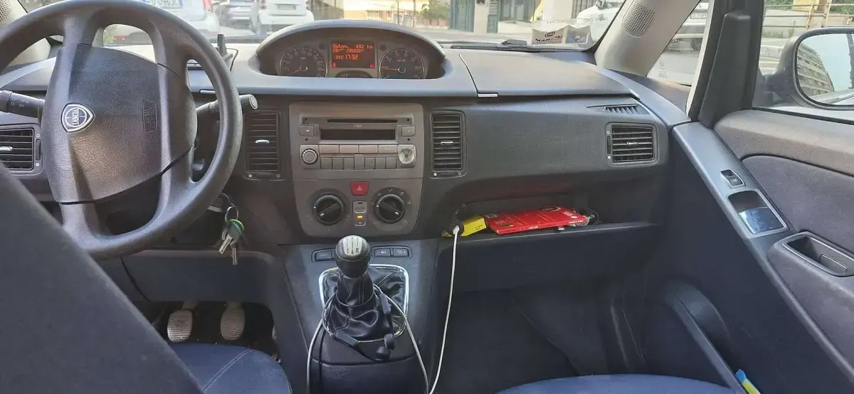 Usata Lancia Musa S 92 CV (67 kW) 2011 Grigio Monovolume