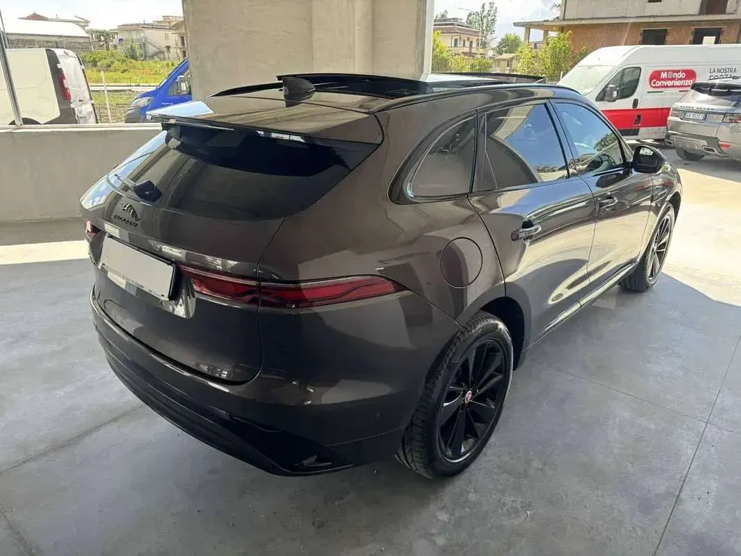 Usata Jaguar F-Pace R-Dynamic 204 CV (150 kW) 2021 Grigio SUV