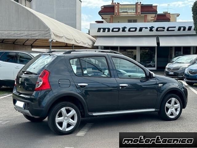 Usata Dacia Sandero Stepway 70 CV (51 kW) 2010 Nero SUV