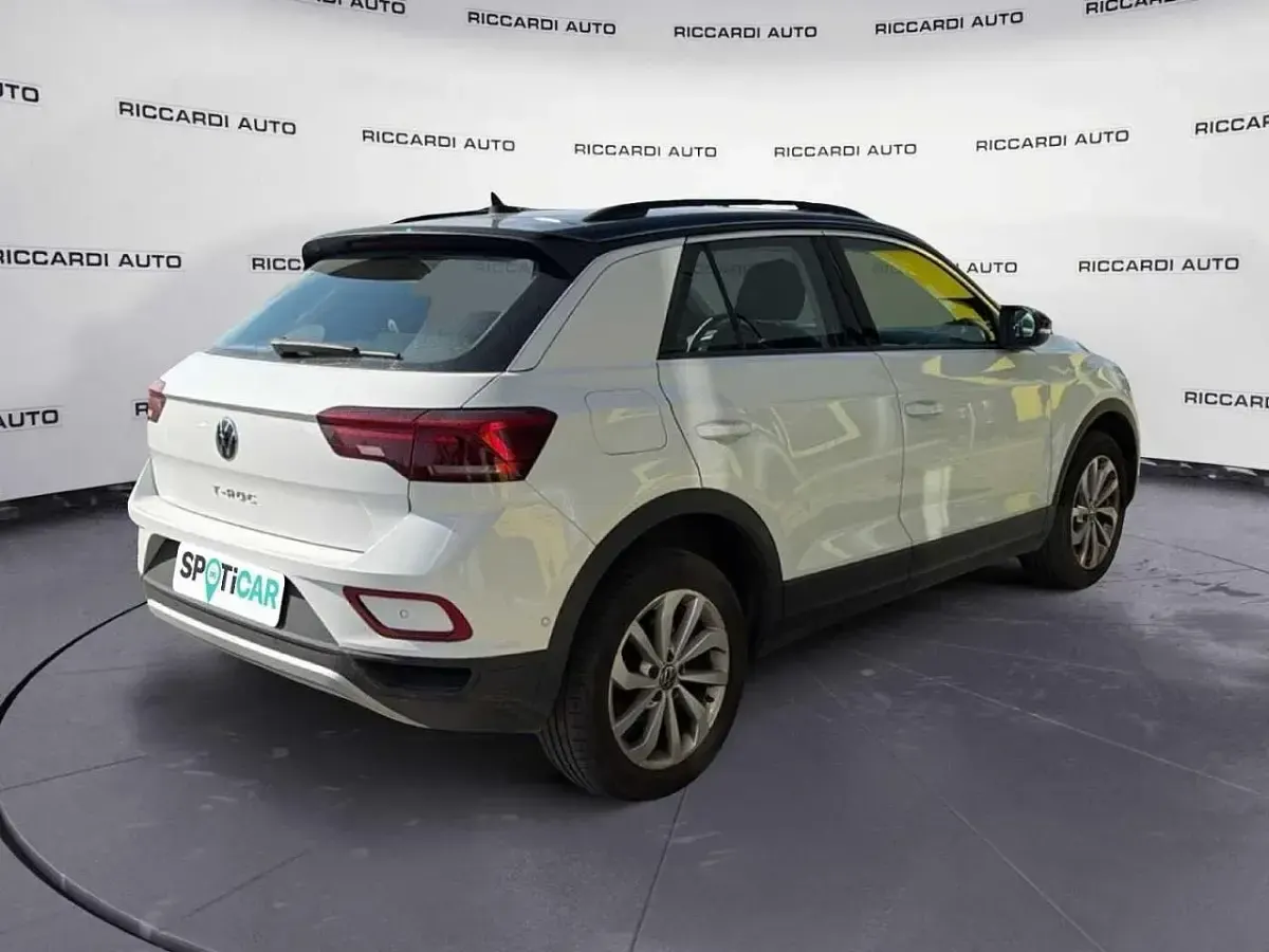 Begagnad VW T-Roc Life 150 HK (110 kW) 2023 Vit SUV