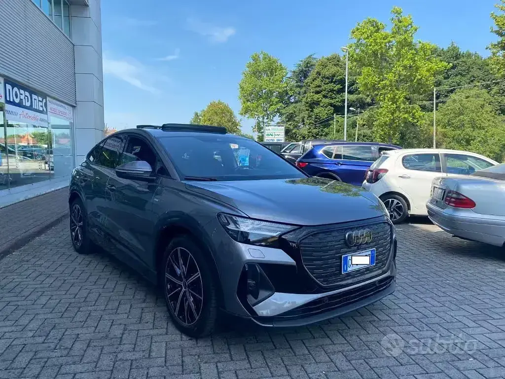 Usata Audi Q4 e-tron Business 210 kW (286 CV) 2024 Grigio SUV