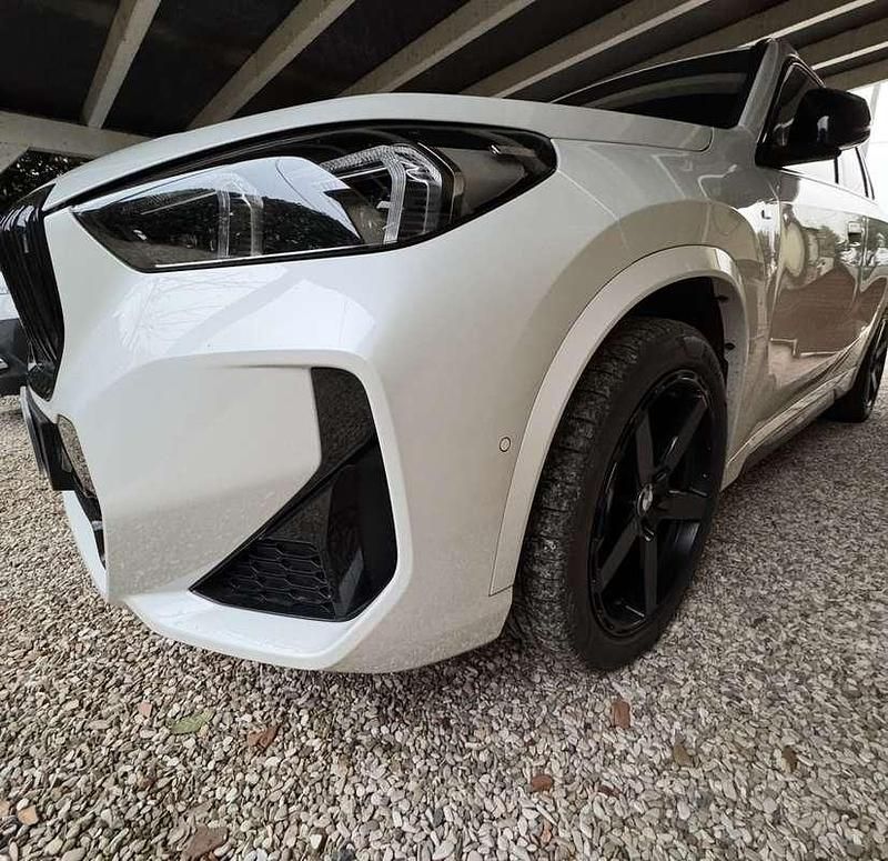 Begagnad BMW iX1 M Sport 230 kW (313 HK) 2023 Vit SUV