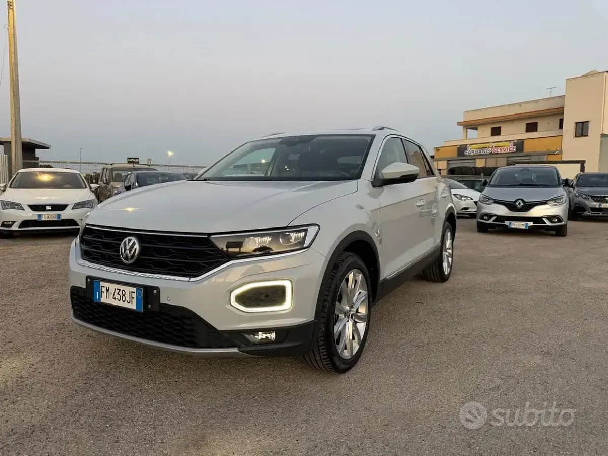 Usata VW T-Roc 150 CV (110 kW) 2018 Grigio SUV