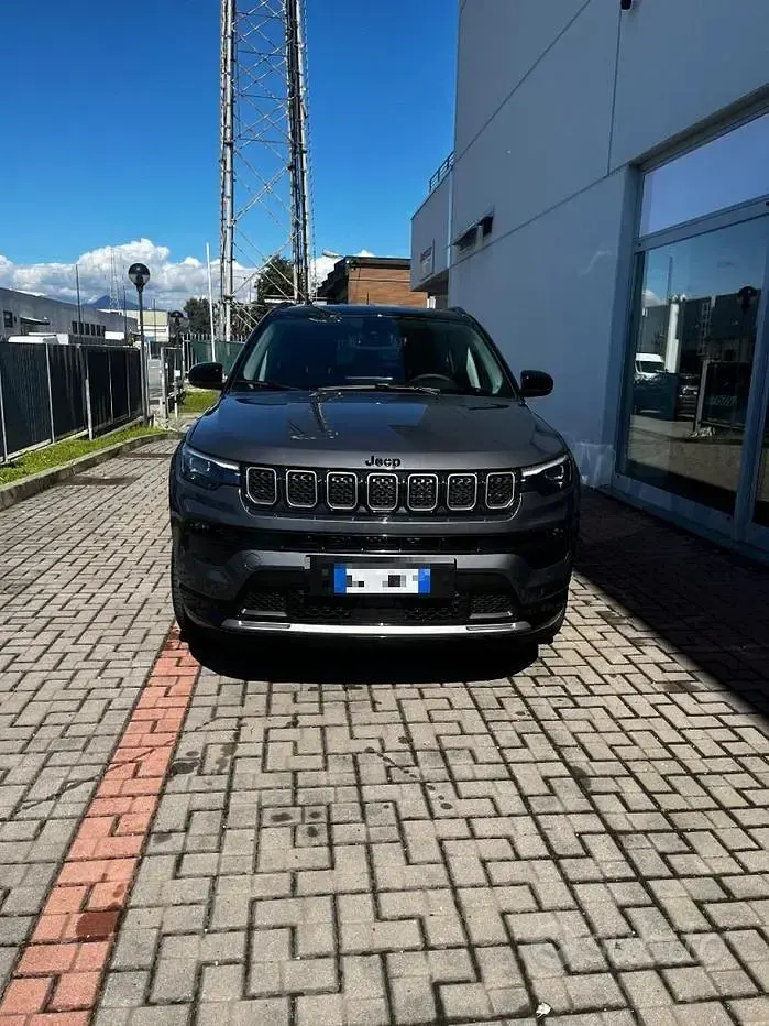 Usata Jeep Compass Summit 131 CV (96 kW) 2024 Grigio SUV