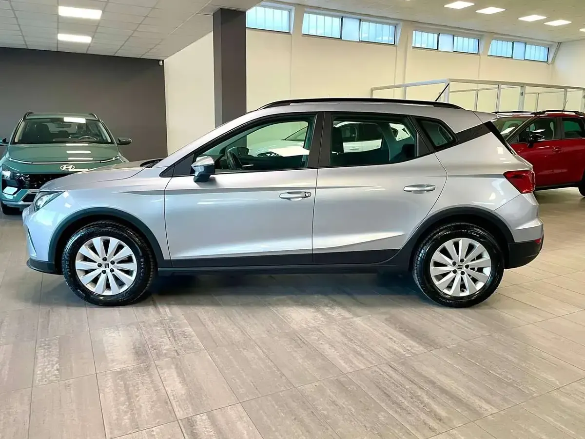 Usata Seat Arona Style 95 CV (69 kW) 2023 Argento SUV