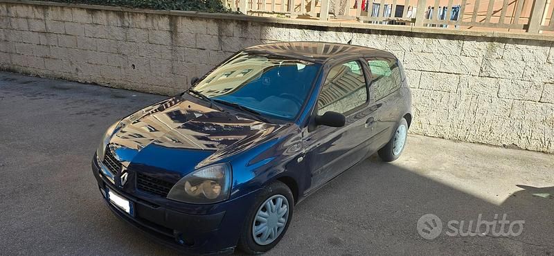Usata Renault Clio II 54 CV (39 kW) 2003 Blu Berlina