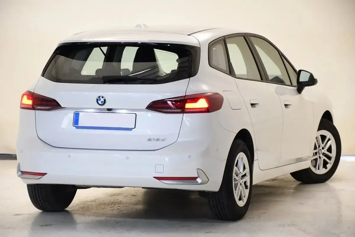 Usata BMW 218 Active Tourer 150 CV (110 kW) 2023 Mineralweiss metalizado Monovolume