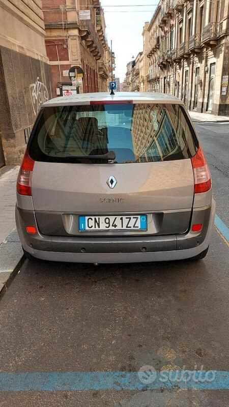 Usata Renault Scénic II 120 CV (88 kW) 2004 Grigio Monovolume