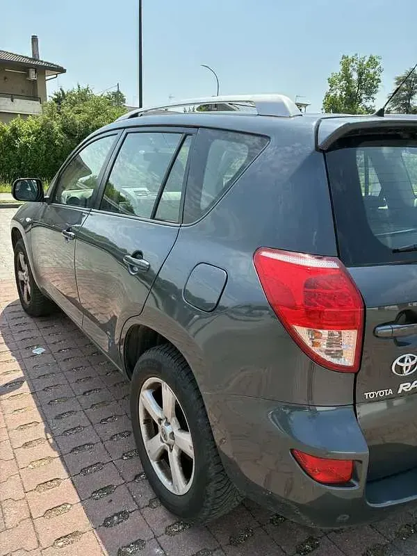 Usata Toyota RAV4 Luxury 152 CV (111 kW) 2009 Grigio SUV