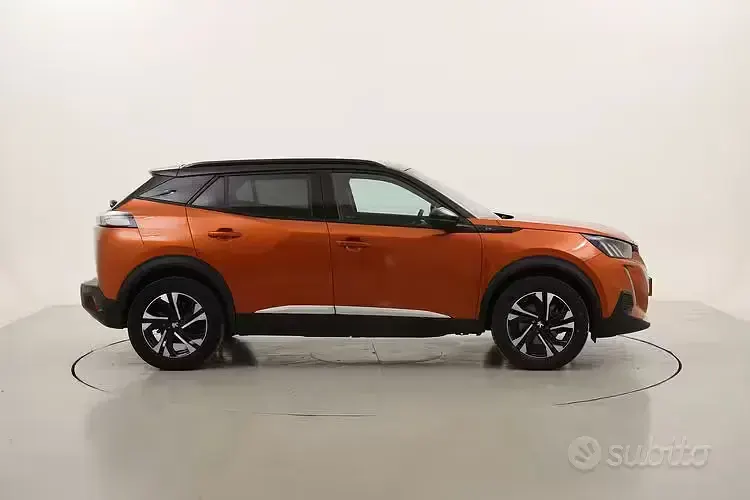Usata Peugeot e-2008 GT 56 kW (77 CV) 2023 Arancione SUV