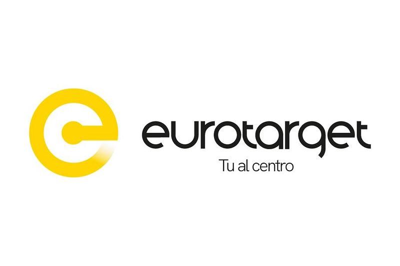 Usata VW T-Roc R-line 150 CV (110 kW) 2024 Blu metallizzato SUV