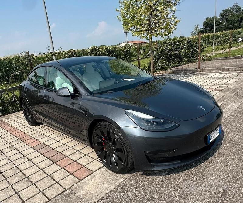 Usata 2022 Tesla Model 3 Performance Tre volumi | 35.900 € (Buon prezzo) - Immagine 1/4