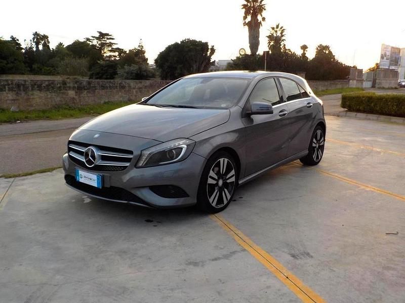 Grigio Usata 2013 Mercedes A200 Executive Tre volumi | 10.950 € (Ottimo prezzo) - Immagine 1/4