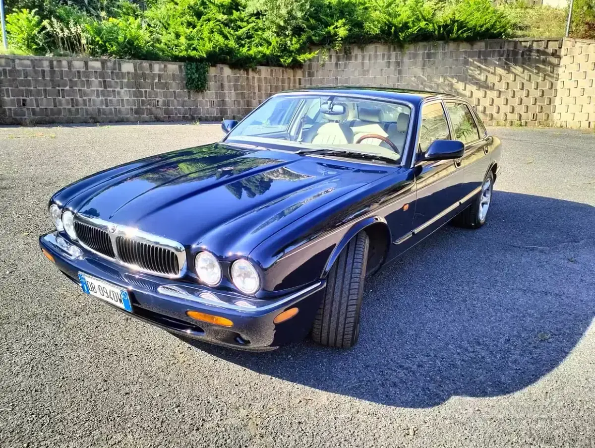 Usata Jaguar XJ Executive 284 CV (208 kW) 2000 Blu/azzurro Berlina