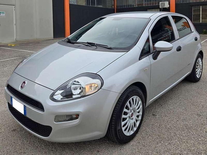Usata Fiat Punto Street 69 CV (50 kW) 2015 Argento Utilitaria