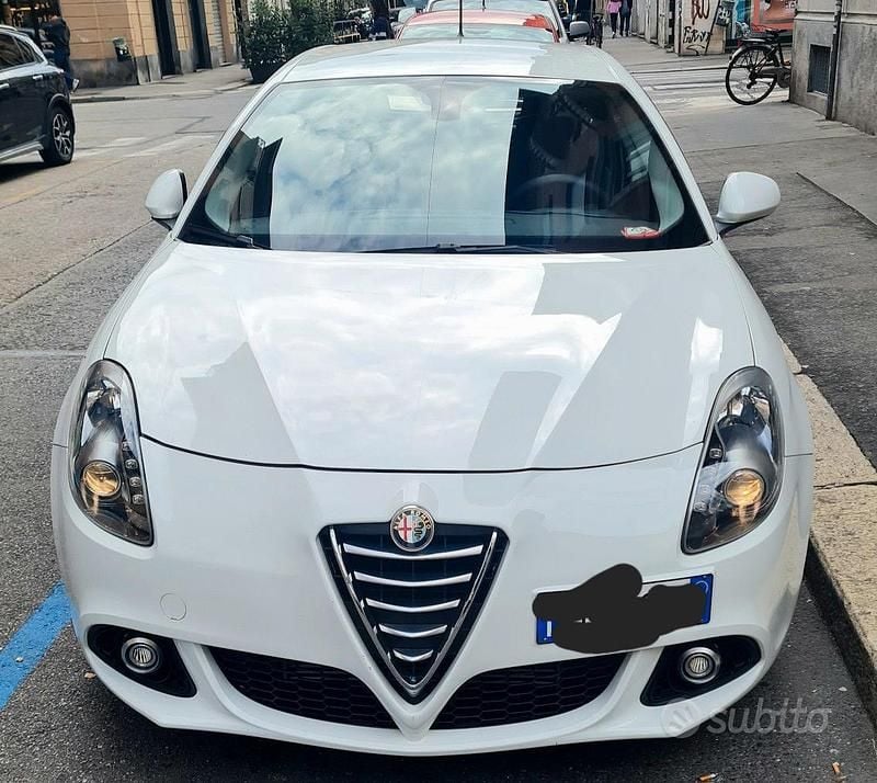 Bianco Usata 2016 Alfa Romeo Giulietta Due volumi | 8500 € (Super prezzo) - Immagine 1/4