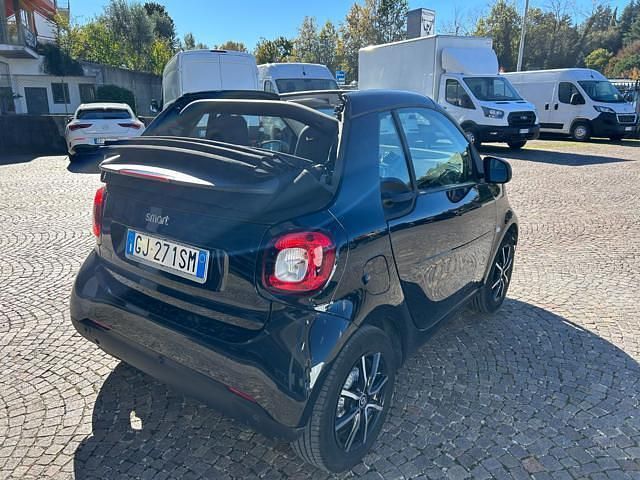 Usata Smart ForTwo Electric Drive Passion 60 kW (82 CV) 2022 Nero pastello Cabrio