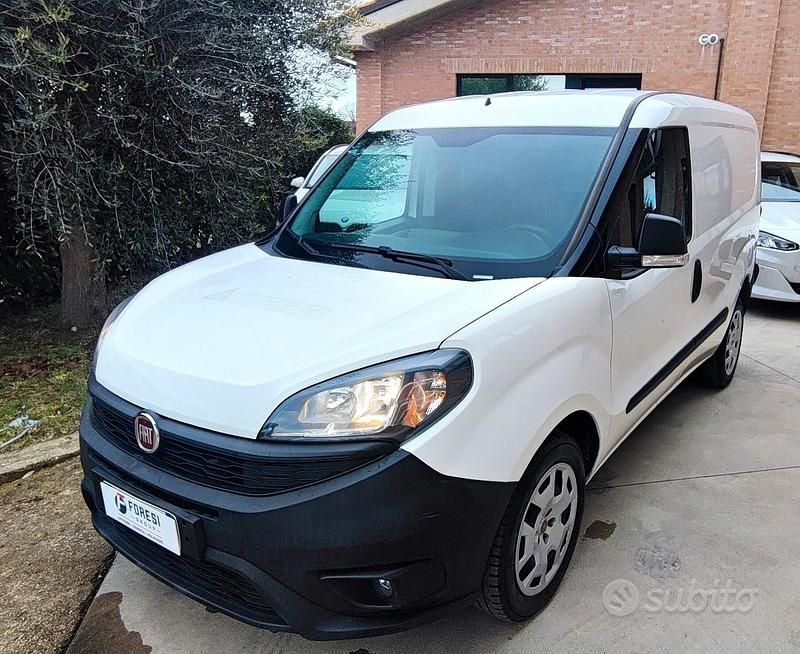 Usata Fiat Doblò Lounge 120 CV (88 kW) 2021 Bianco Monovolume
