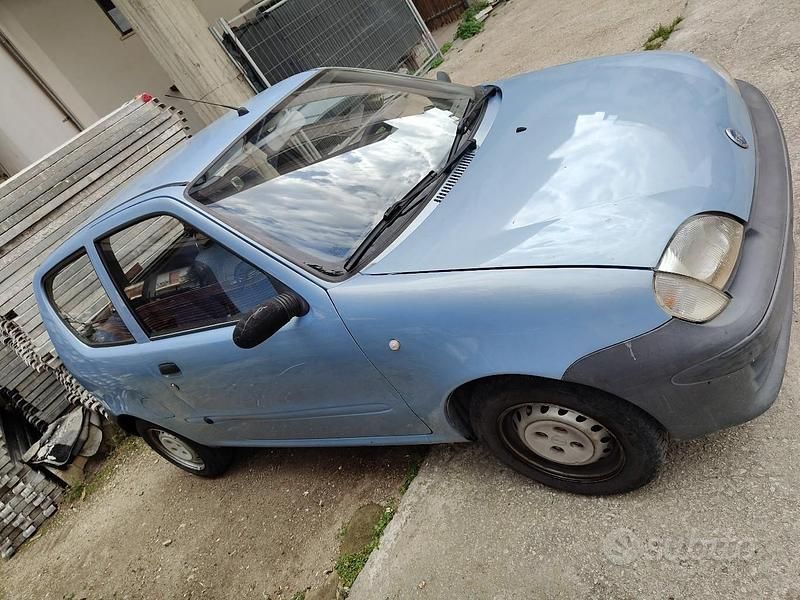 Usata Fiat 600 54 CV (39 kW) 2001 Blu Berlina