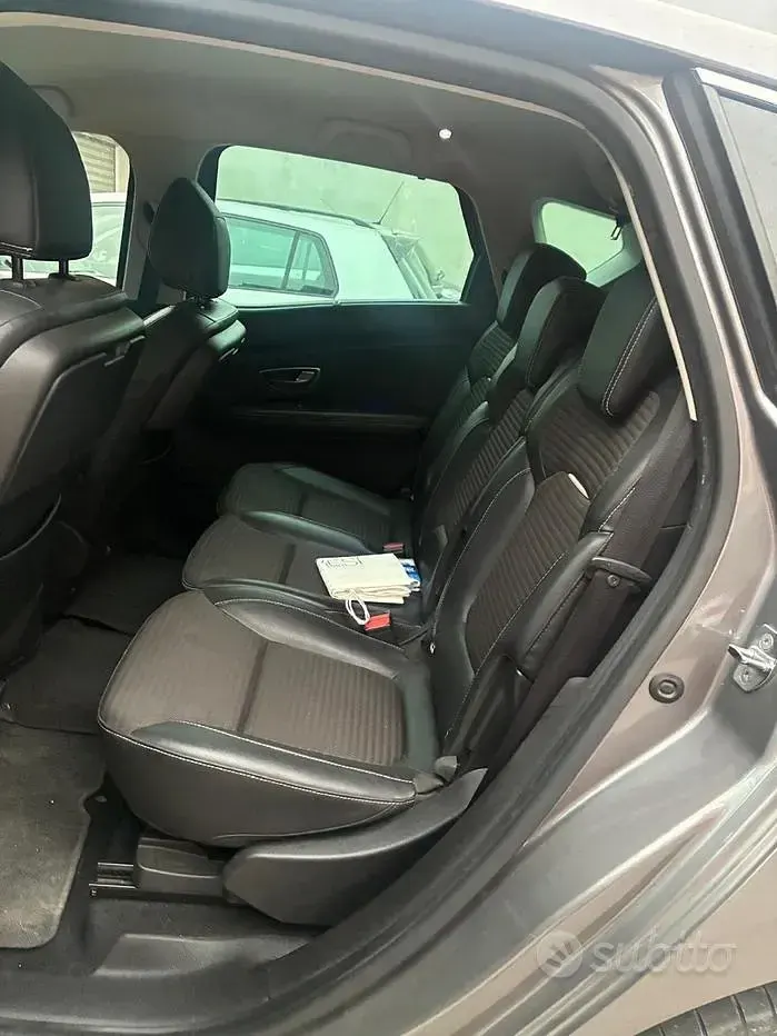Usata Renault Scénic 110 CV (80 kW) 2017 Grigio Monovolume