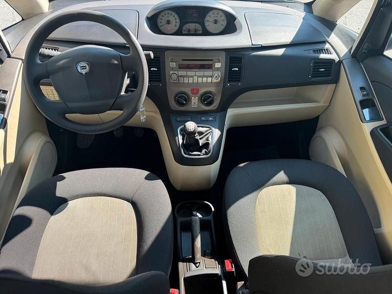 Usata Lancia Musa 70 CV (51 kW) 2007 Monovolume