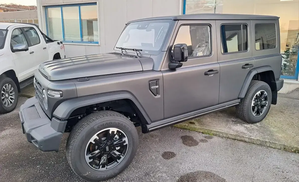 Nuova EMC 212 217 CV (159 kW) 2026 Grigio SUV