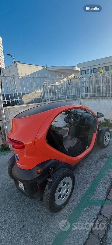Usata Renault Twizy Urban 12 kW (17 CV) 2012 Rosso Utilitaria
