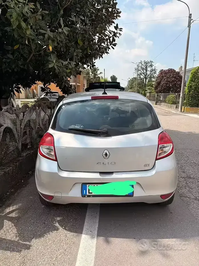 Usata Renault Clio II 64 CV (47 kW) 2011 Grigio Utilitaria