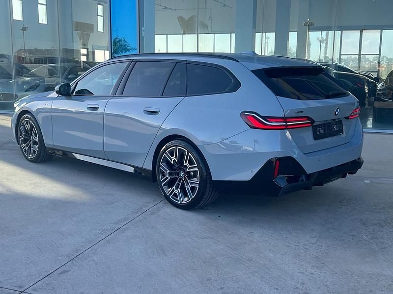 Usata BMW 540 M Sport 303 CV (222 kW) 2025 Grigio Station wagon