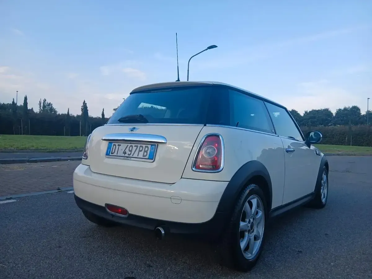 Usata Mini ONE Chili 95 CV (69 kW) 2009 Bianco Utilitaria