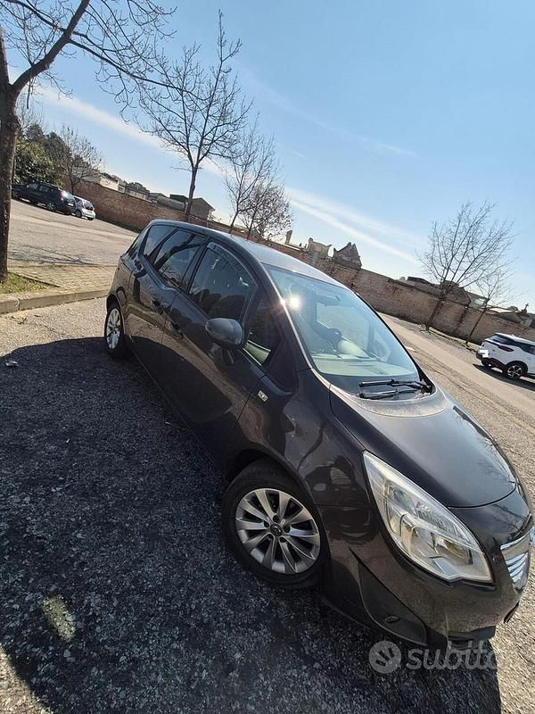 Usata Opel Meriva Cosmo 95 CV (69 kW) 2014 Grigio Monovolume