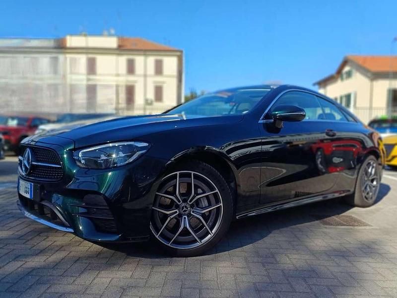 Usata Mercedes E400 Premium Plus 330 CV (242 kW) 2021 Verde Coupé