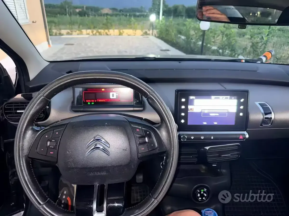 Usata Citroën C4 99 CV (72 kW) 2018 Nero SUV