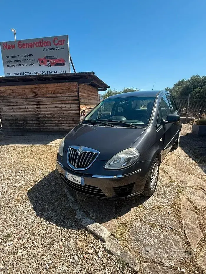 Usata Lancia Musa 95 CV (69 kW) 2011 Grigio Monovolume