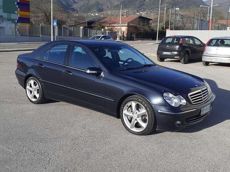 Blu/azzurro Usata 2005 Mercedes C220 Avantgarde Tre volumi | 2990 € (Buon prezzo) - Immagine 1/4