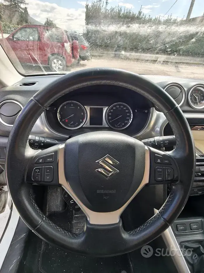 Second-hand Suzuki Vitara 120 CP (88 kW) 2016 Alb SUV