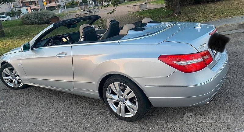 Usata Mercedes E250 204 CV (150 kW) 2012 Grigio Cabrio