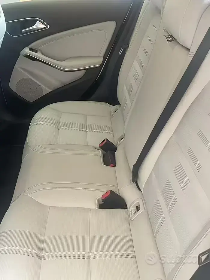 Usata Mercedes A180 109 CV (80 kW) 2018 Grigio Berlina