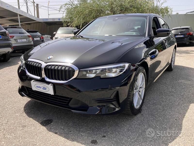 Nero metallizzato Usata 2021 BMW 318 Advantage Tre volumi | 28.900 € (Molto cara) - Immagine 1/4