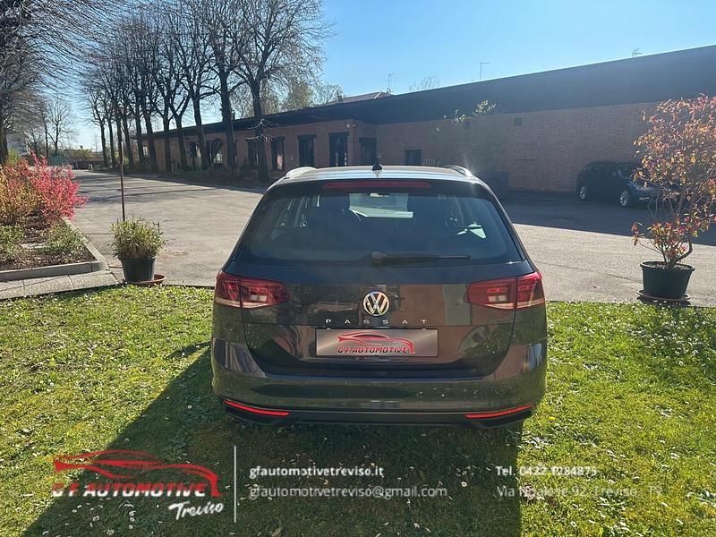 Usata VW Passat Executive 150 CV (110 kW) 2020 Giallo Station wagon