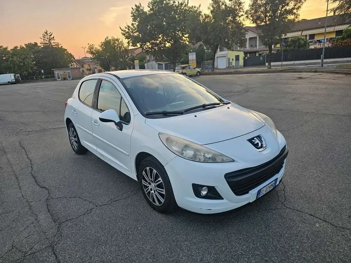 Usata Peugeot 207 73 CV (53 kW) 2012 Bianco Berlina