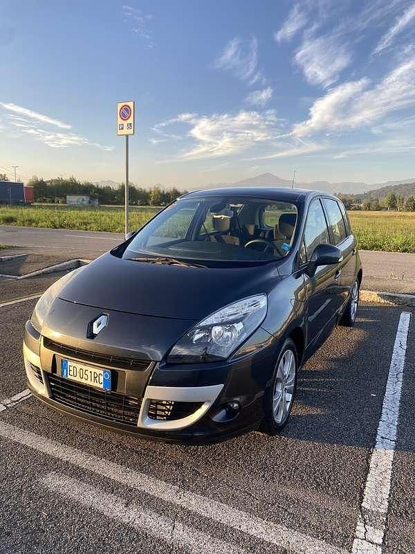 Usata 2011 Renault Scénic Dynamique Monovolume | 4800 € (Buon prezzo) - Immagine 1/4