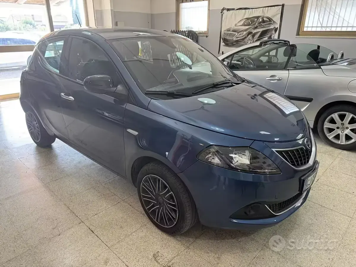 Usata Lancia Ypsilon 69 CV (50 kW) 2022 Bluazzurro Utilitaria