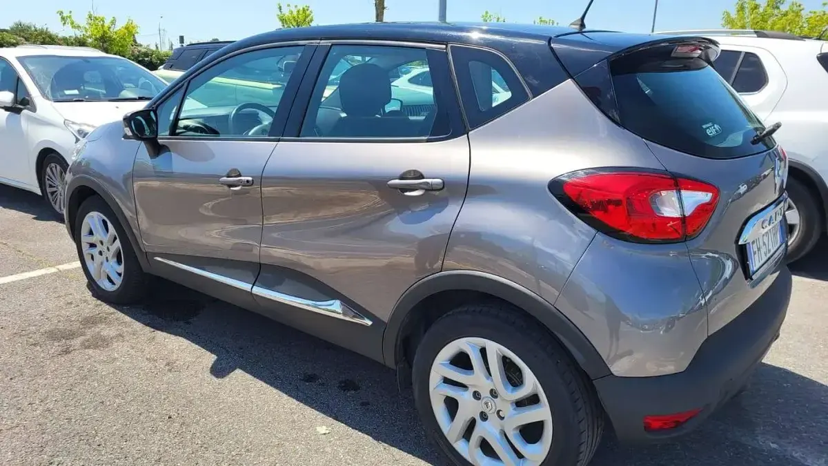 Usata Renault Captur Zen 90 CV (66 kW) 2017 Argento SUV
