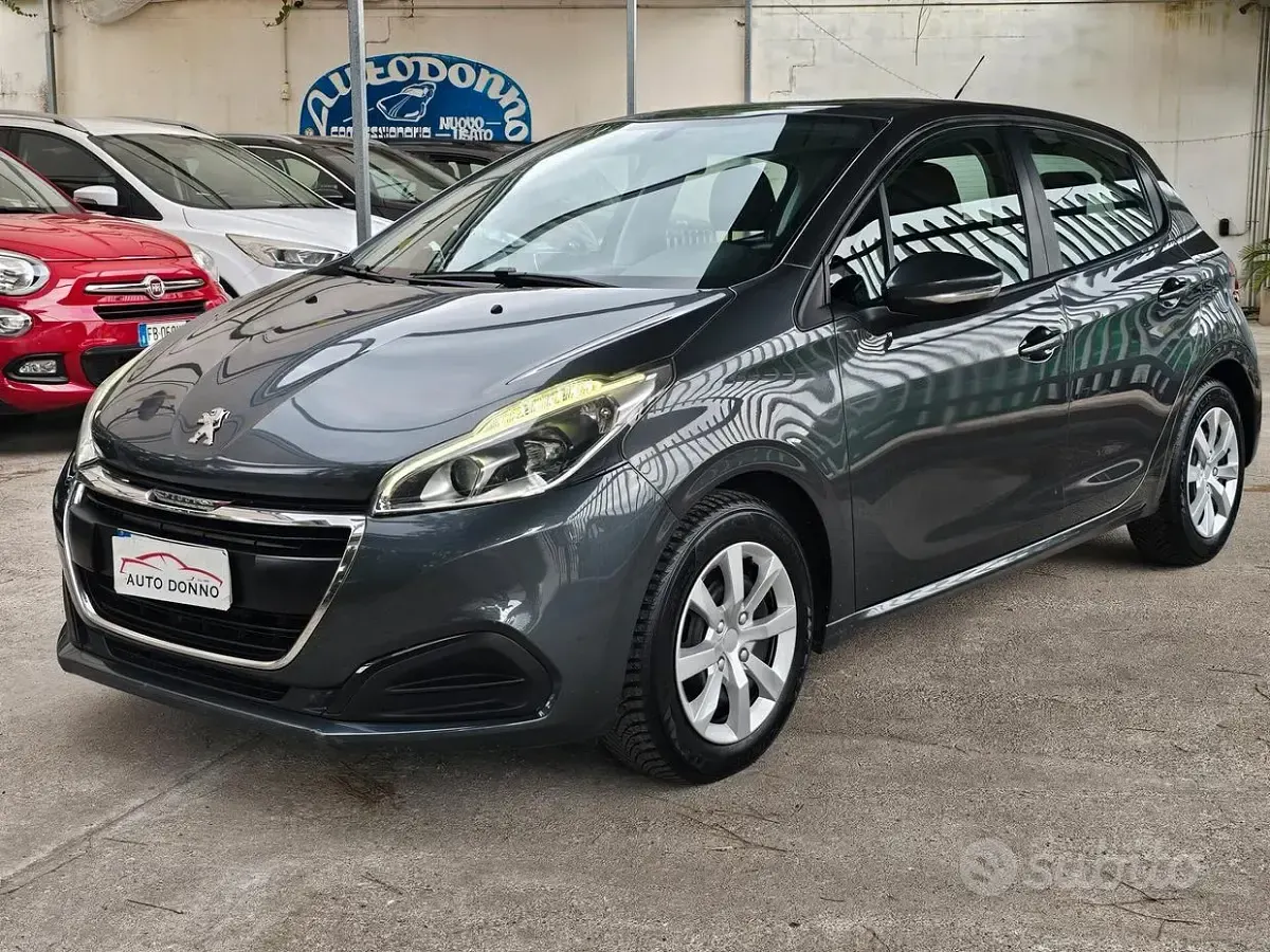 Usata Peugeot 208 Active 75 CV (55 kW) 2015 Grigio Utilitaria