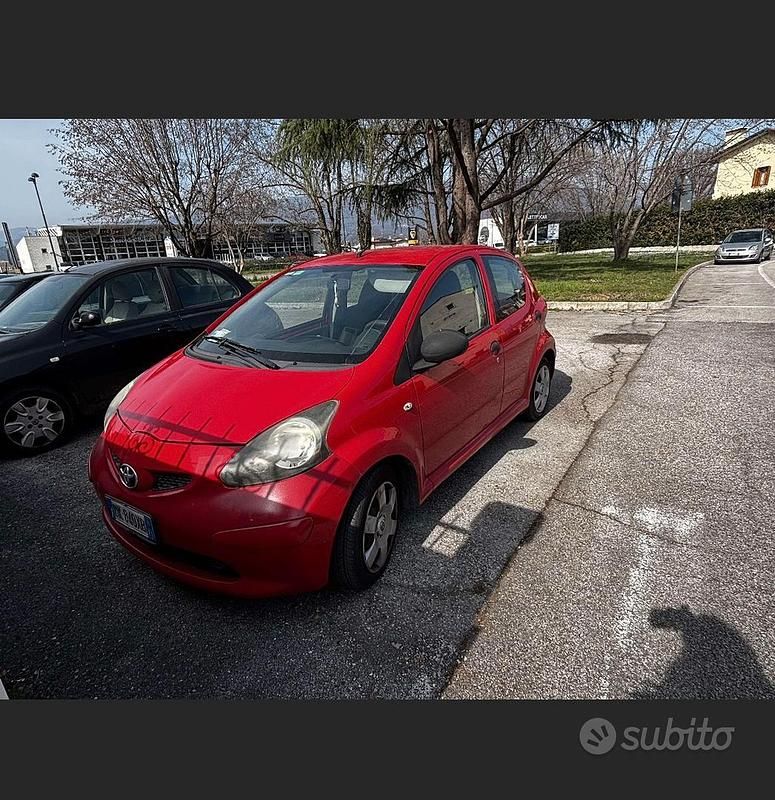 Usata Toyota Aygo 2007 Rosso Utilitaria