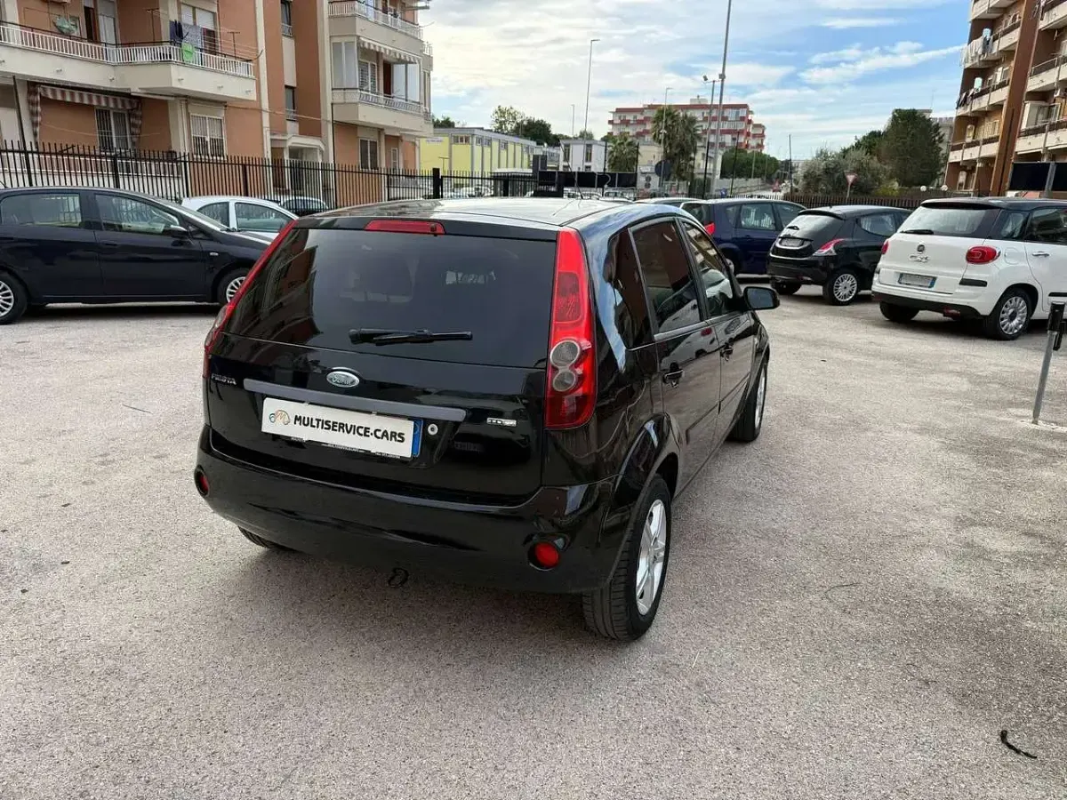 Usata Ford Fiesta Ghia 68 CV (50 kW) 2008 Nero Utilitaria
